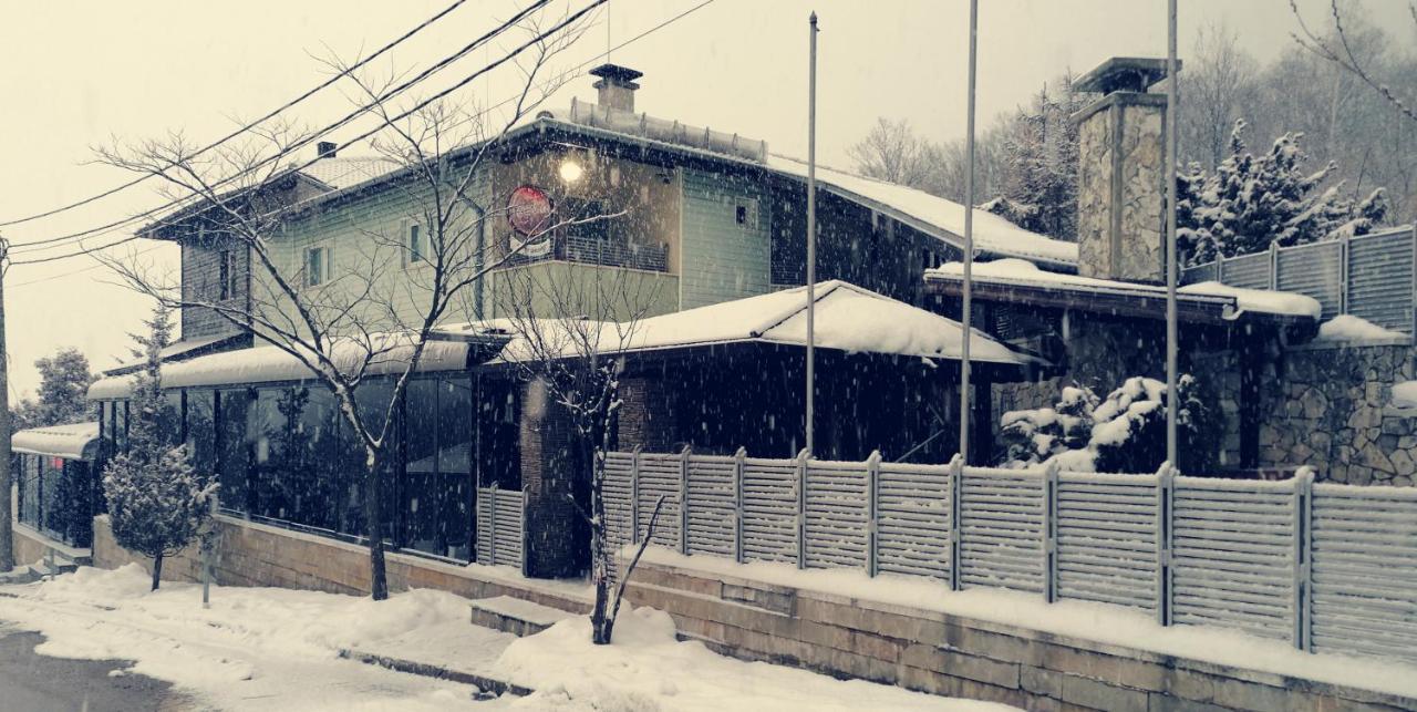 Discret Hotel & Restaurant Vladaya Exterior photo
