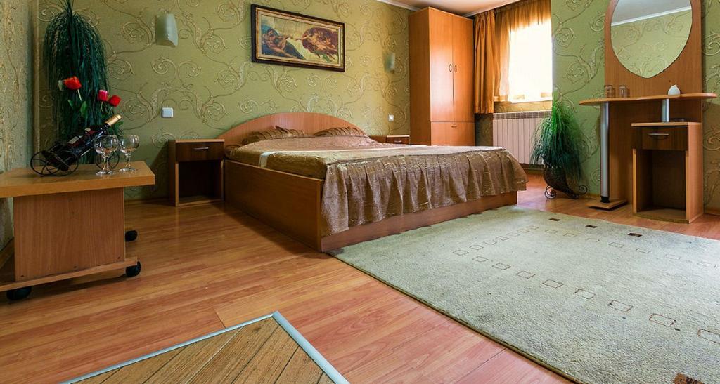 Discret Hotel & Restaurant Vladaya Exterior photo